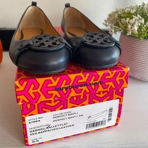 •TORY BURCH• LADIES PERFECT NAVY LADIES FLATS